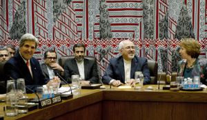 les-chefs-de-la-diplomatie-americaine-john-kerry-iranienne-mohammad-javad-zarif-et-europeenne-catherine-ashton-le-26-septembre-2013-a-new-york-lors-d-une-reunion-sur-le-nucleaire-iranien_4061981